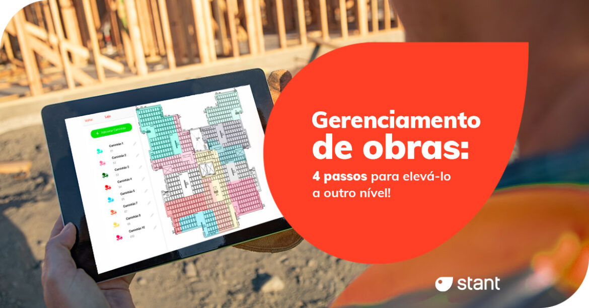 engenheiro de obra usando tablet para gerenciamento de obras no processo de concretagem